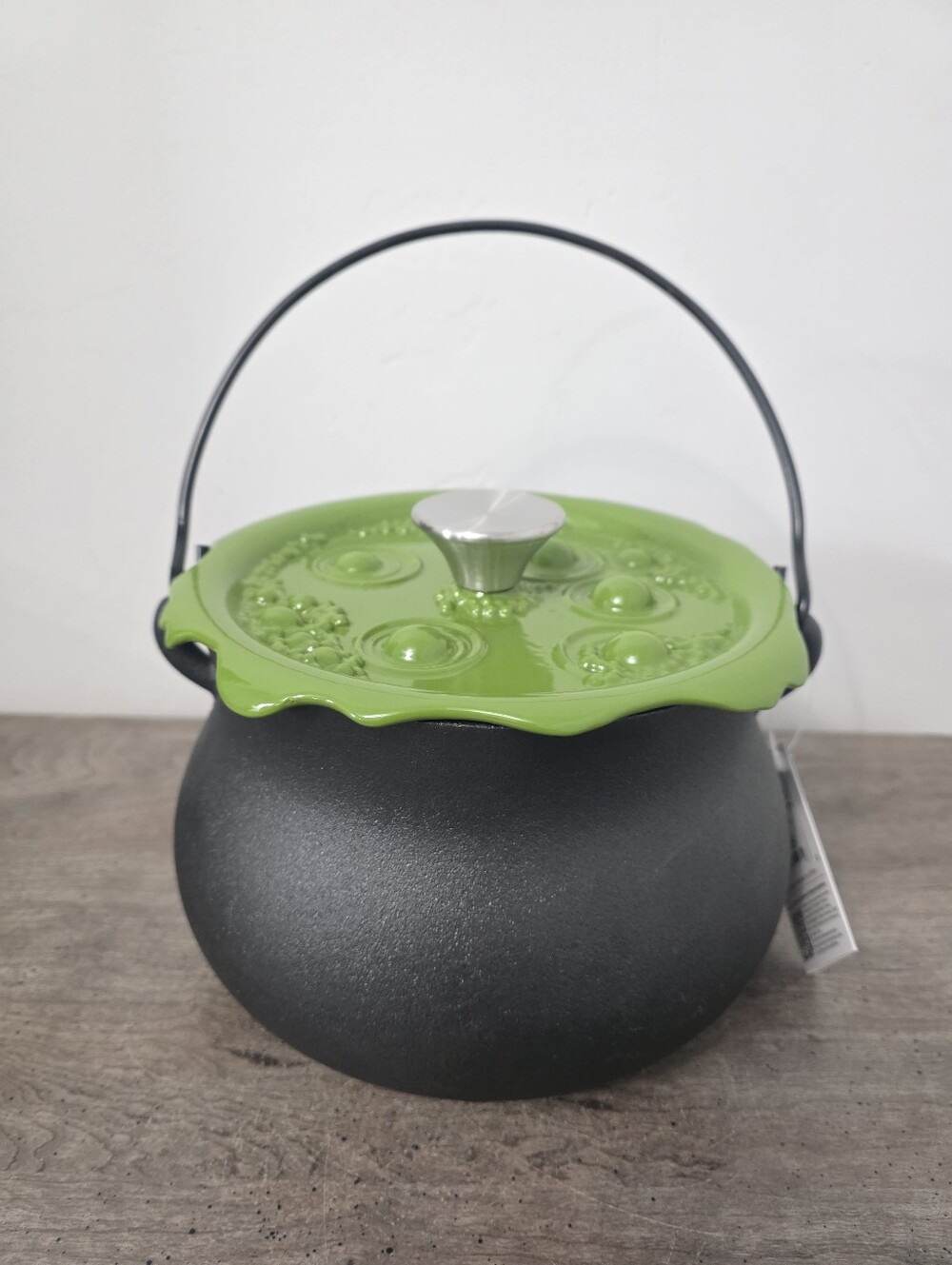 Viral Smith and Clark 4-Quart Cast Iron Cauldron Pot with Green 'Bubbling' Lid